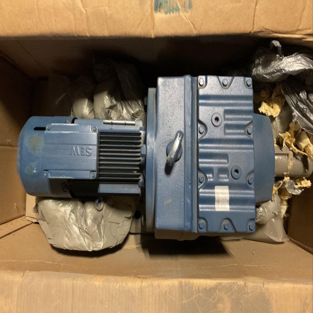 SEW-EURODRIVE R107DRE100LC4BE2HR GEAR MOTOR 5HP 230YY/460Y 12.9/6.5A 1750 IN RPM – Default Title