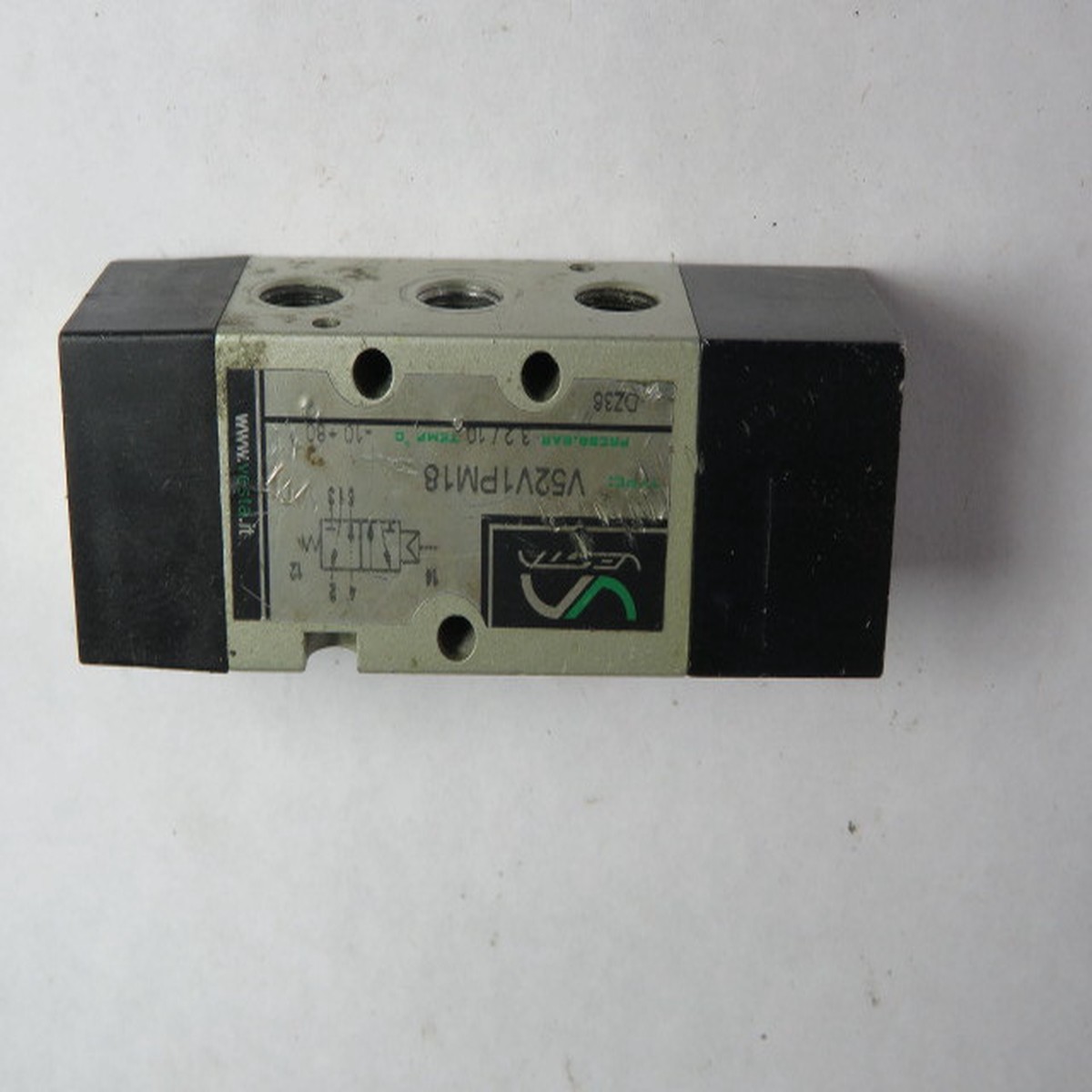 Vesta V52V1PM18 Solenoid Valve 5/2-Way 1/8" NPT 650NI/min USED