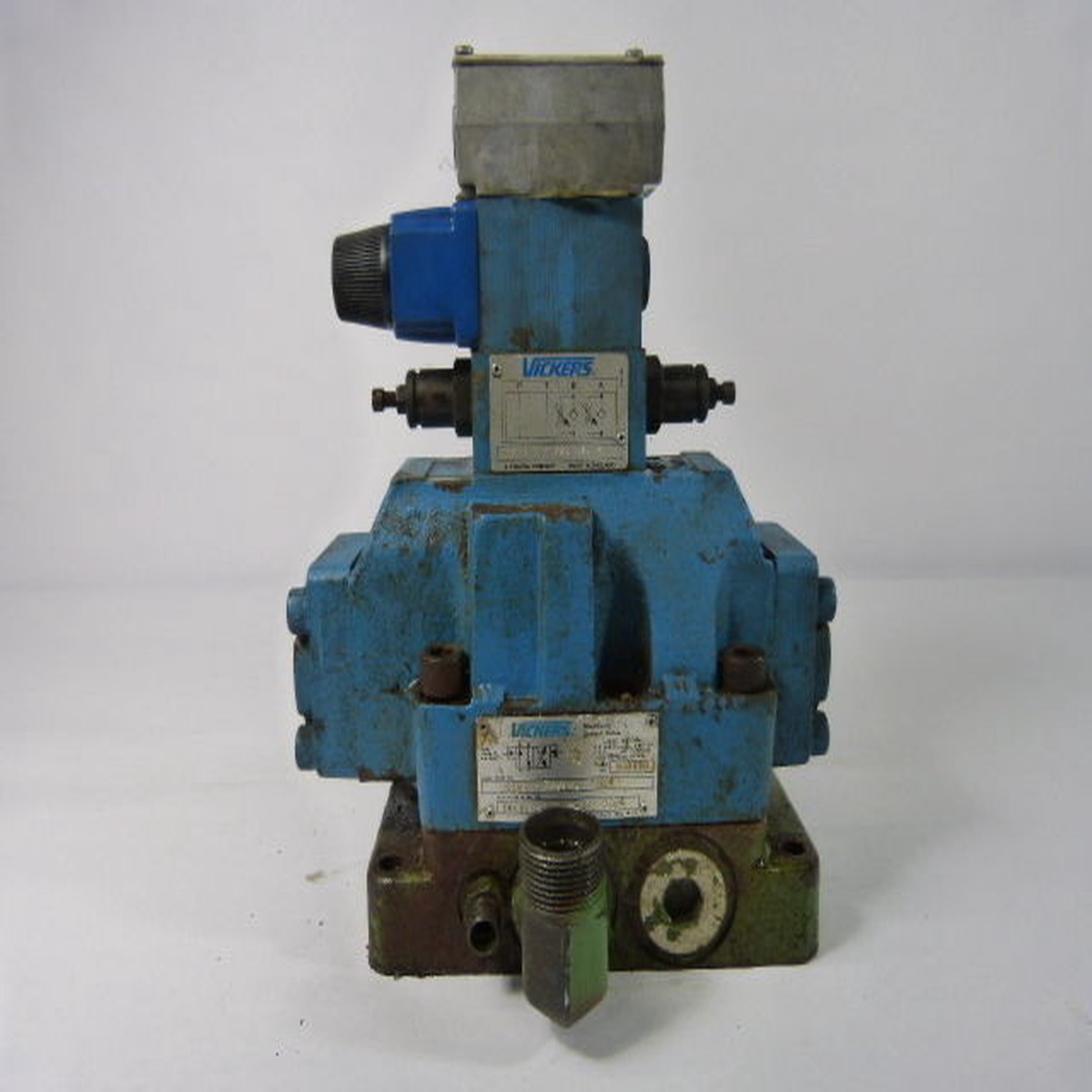 Vickers DG4V3-2A-MWB-40/DGMFN3YA2WB2W21 Directional Valve Assembly USED